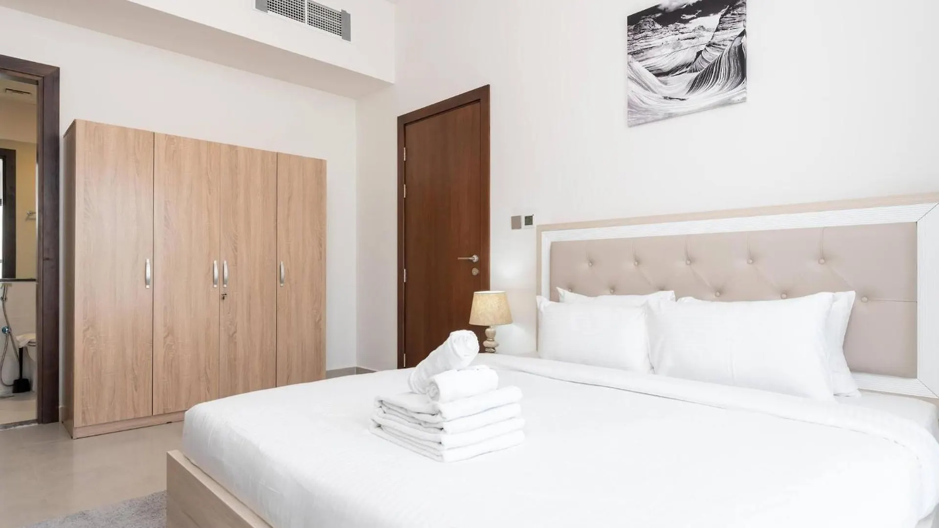 Delightful 2 Bedrooms In Jumeirah Village Circle Dubai